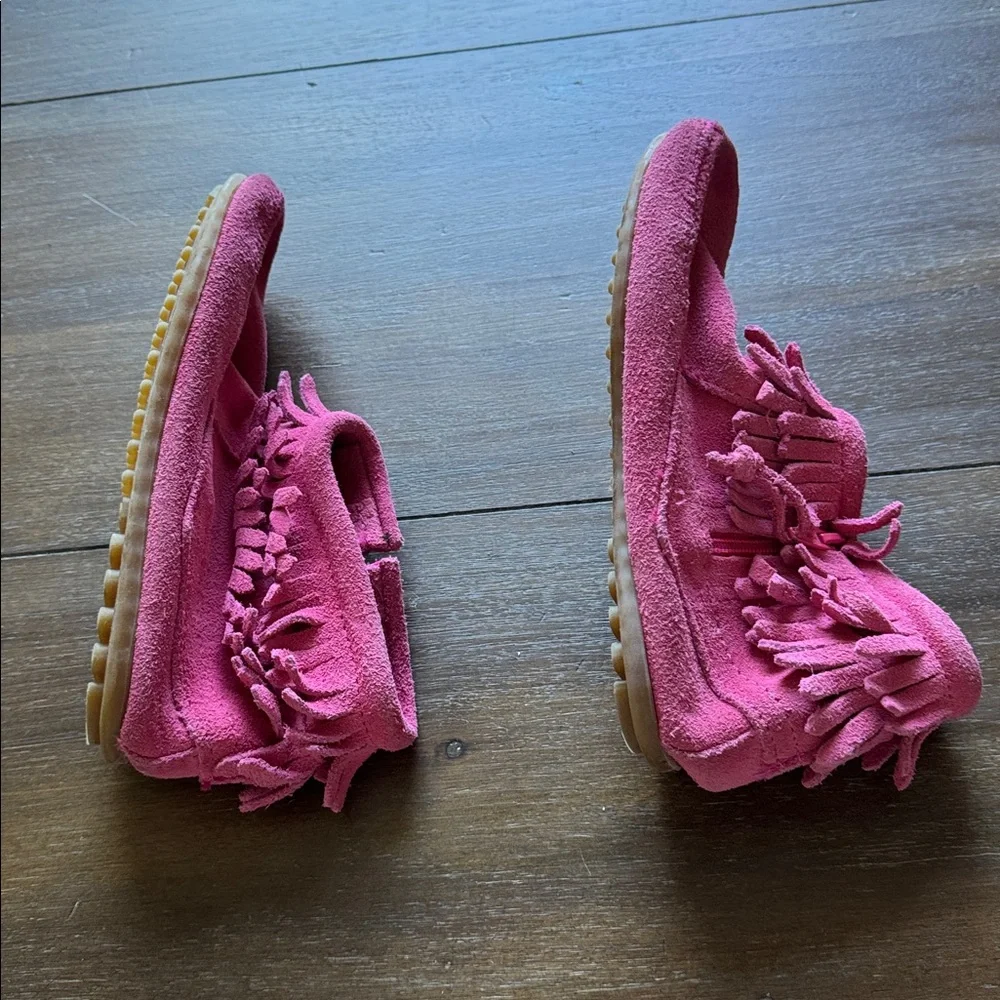 Size 3 Minnetonka Double Fringe Side Zip Boot in pink